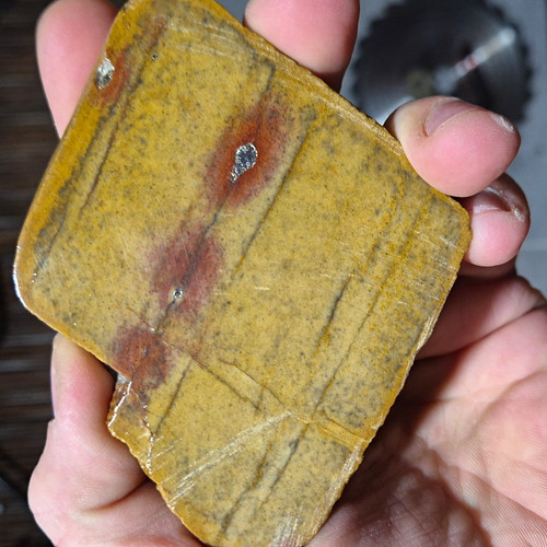 Gelber jaspis mit roten - gelber,