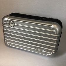 Lufthansa  Amenity Kit | geöffnet | First Class | Glanz grau Farbe