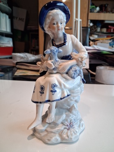 Figur aus keramik sitzende - figur,