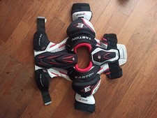 Neuwertige Eishockey Schulterpolster/ Schulterschutz JR S