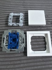 Busch-Jäger, Future Linear Studioweiß, Einzelrahmen und Schalterabdeckung