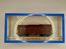 attraktives Werbemodell des