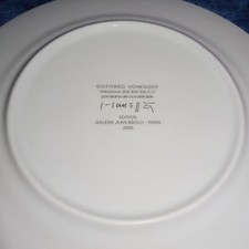 Porzellanserie von GOTTFRIED HONEGGER Schweiz, Künstlerteller/Sammelteller Ø 26