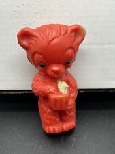 DDR kleine Plastikfigur/ Anhänger " Roter TEDDY " / Tombola / Kirmes Artikel