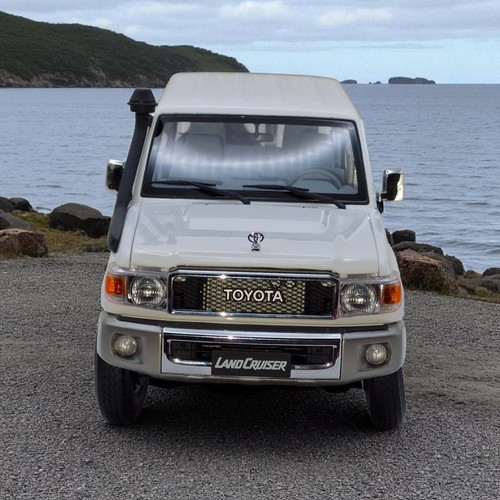 Toyota land cruiser 76 - 1/18,