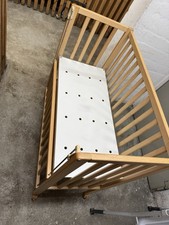 Beistellbett mit Rollen, Holz Mit 6 Winter Und Schlaf Anzug. Winter Deckel.