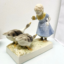 Goldscheider Wien Keramik Figur signiert Polter Mädchen mit Gänsen 28 x 23 cm