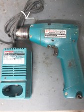 Makita 6012D Akkubohrschrauber Akku- Bohrer ohne Akku