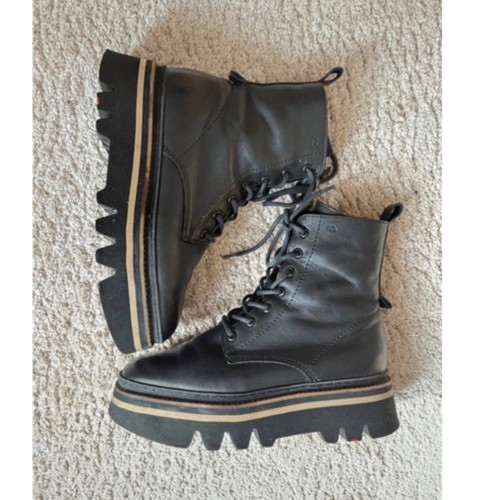 Schwarze lederstiefel für - schwarze,