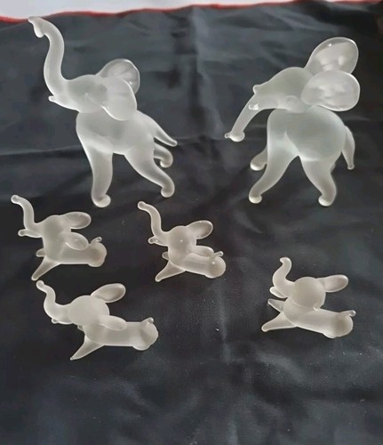 Elefantenfamilie aus milchigem