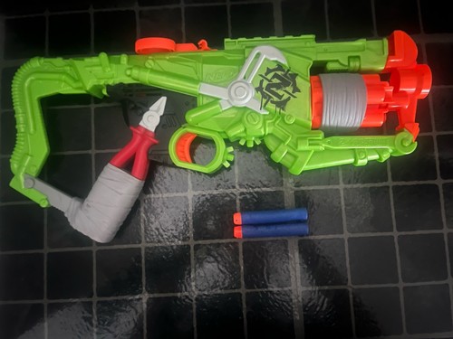 Nerf zombie strike outbreaker - nerf,