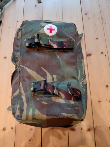 Orig armee medical - medical, combat