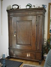 Original Kleiderschrank Dielenschrank aus Eiche ca.17.Jh sehr dekorativ 