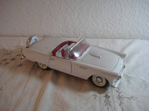 Revell 1990 thunderbird - revell,