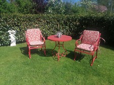 Gartenmöbel Bevergarden 2 Gartensessel mit Auflagen und ein dazugehöriger Tisch 