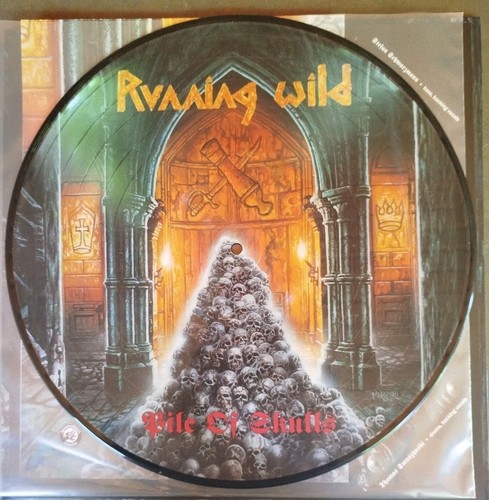 Running wild pile of skulls - wild,