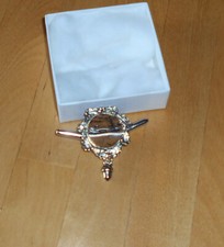 Trachten Kragenklammer mit Hornfüllung / Eichenlaub und Eichendekor - Stempel