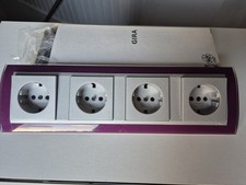 GIRA Abdeckrahmen 4fach Event Klar Aubergine + Zwischenrahmen + Steckdose Alu