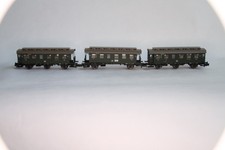 4 Durchgangswagen, 1 Postwagen
