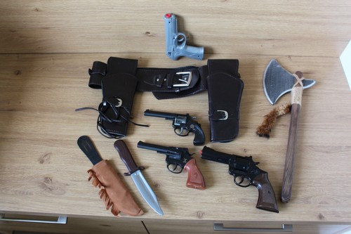 Spilzeug waffen samlung - spilzeug,