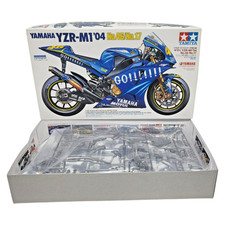 Yamaha YZR-M1 04 No. 46 No. 17
