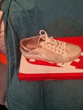 Verkaufe gebrauchte Sneaker Schuhe mit Schnürsengel und REISVERSCHLUSS in Gold