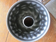 Aluminium Gugelhupf Backform  Antihaftbeschichtung D. 16 cm unbenutzt