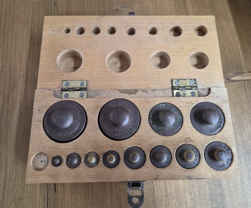 Antike gewichte aus messing - aus,