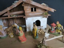 Krippen-Stall mit 12 Figuren
