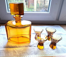 Böhmische Glaskaraffe mit 4 Gläsern