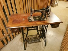 alte Wertheim Nähmaschine mit Tisch