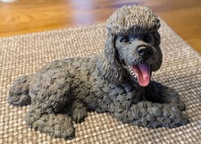 Pudel, graue Sammlerfigur, handbemalt aus Steinharz