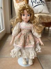 Porzellanpuppe / Keramik mit Puppenständer Porzellan Puppe Sammler