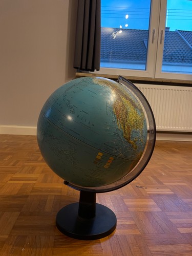 Vintage scan globe - type, 2