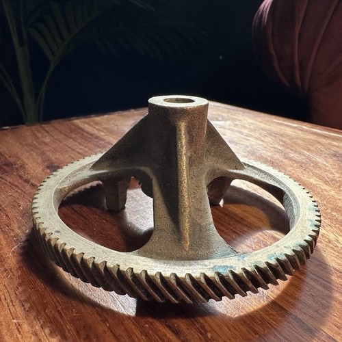 Vintage messingguss zahnrad - vintage,