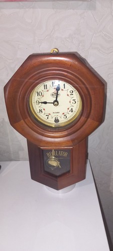Alte kleine wanduhr - alte, /