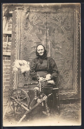 Foto alte frau spinnrad - alte,