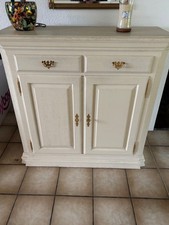 kommode in einem sehe schönen Creme Ton