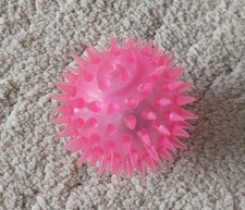 Igelball 5cm rosa LED blinkleuchtend auf Druck