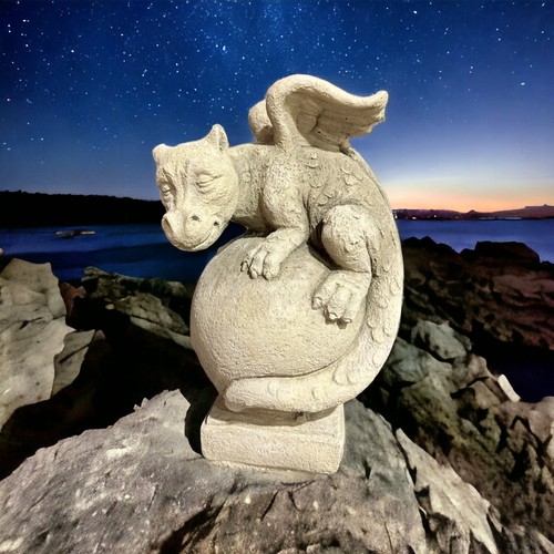 Drache auf kugel massive - auf,