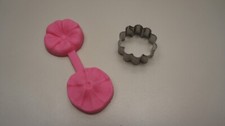 Tortendekoration Prägekissen und Ausstecher Blume ca. 3 cm Durchmesser