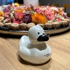 Lufthansa First Class Ente Duck Perlmutt-Stil 2023 HON weiß NEU