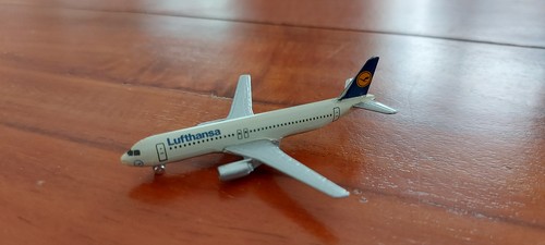Flugzeugmodell airbus a320 - flugzeugmodell,