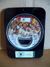 Flaschenöffner mit DFB Damen und Herren Bitburger Ritzenhoff in einer Blechdose