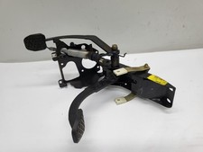 BMW 5er E34 Schaltgetriebe  Pedalbox Pedal Lagerbock    1981512      (00)