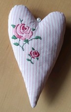 Dekoherz Rosen Tilda Handarbeit Landhaus Rosa Stickerei Plattstich Shabby Chic 