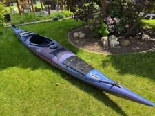 Touryak 500 – neuwertiges Tourenkajak mit Steueranlage & Spritzdecke