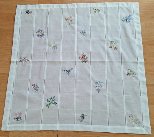 Gestickte mitteldecke - gestickte,