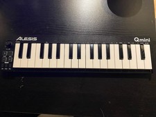 Verkaufe Meinen Alesis Qmini Compact 32-Key USB/MIDI Keyboard Controller. Top