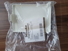 Miele Klappe vor Flusensieb